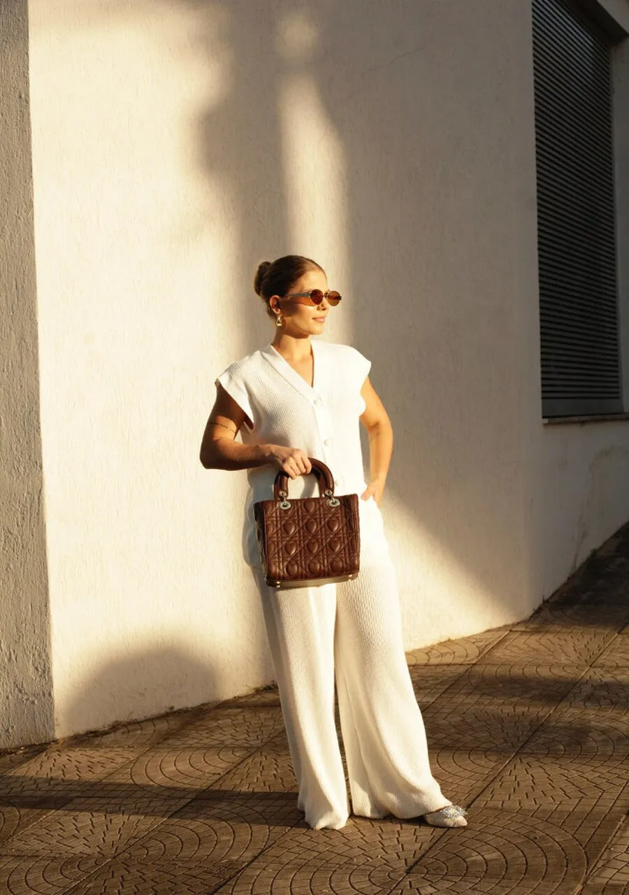 Medium-sized bag with quilted details.