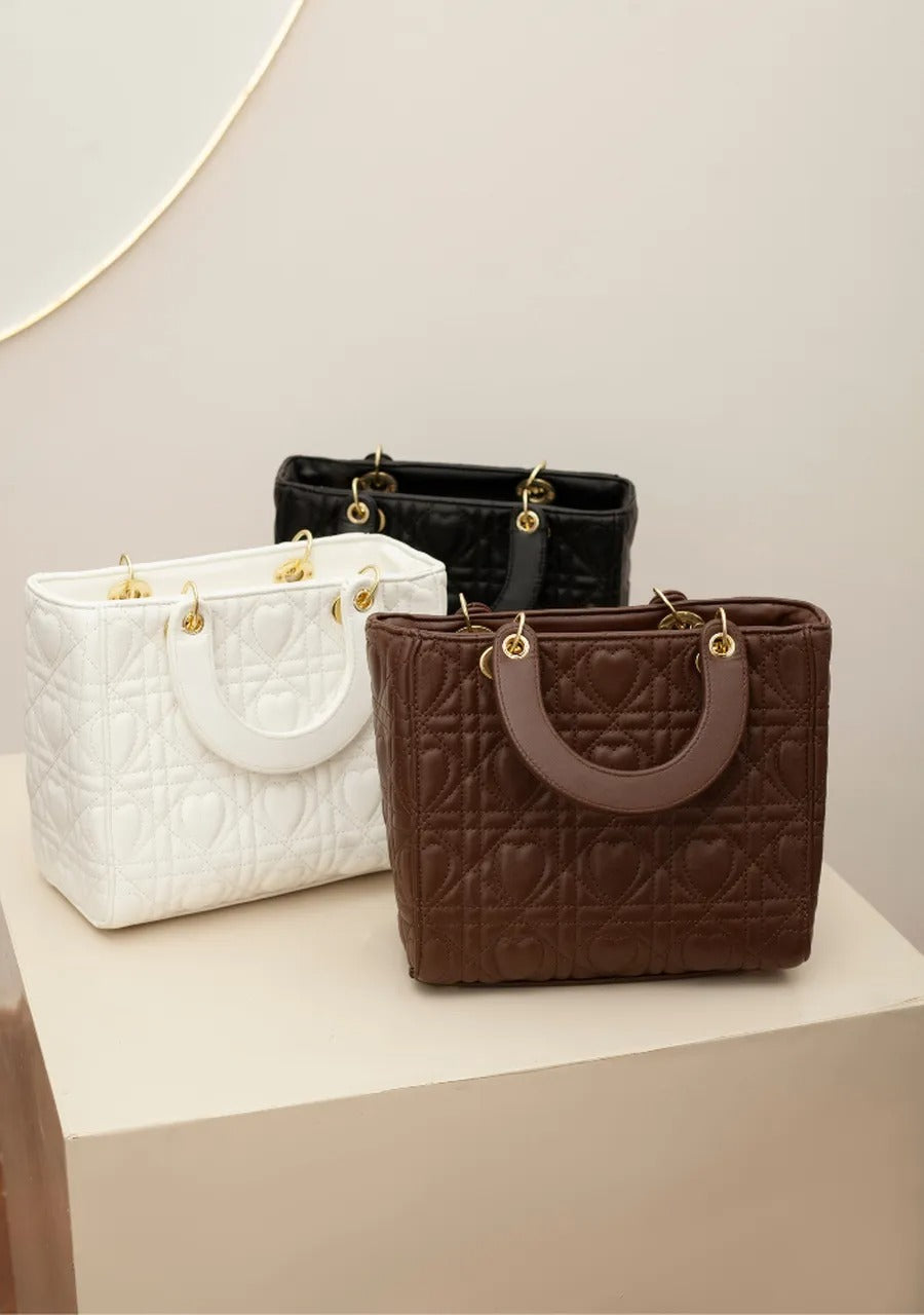Medium-sized bag with quilted details.